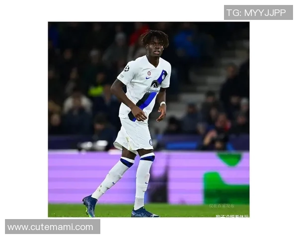 光州FC与大邱FC激战正酣赛场上演精彩对决引发球迷热烈关注