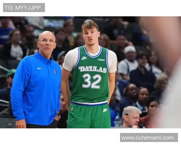 达拉斯独行侠与爵士激战正酣球迷期待精彩对决与绝妙表现 达拉斯独行侠与爵士激战正酣球迷期待精彩对决与绝妙表现