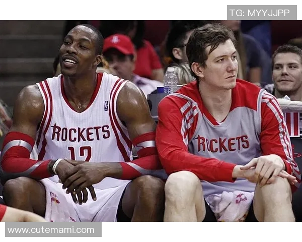 霍华德与阿西克的对决分析：谁能在内线占据优势与胜利之路